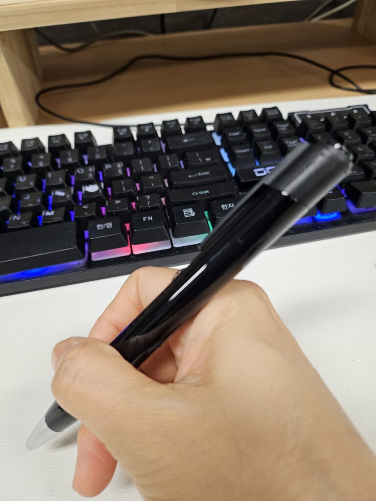 KakaoTalk_20250916_152137261-768x1024 2025년 로가드 신제품 출시 볼펜카메라 신형 완벽한 렌즈 위장으로 보안촬영 캠코더 초소형카메라 PRO-1