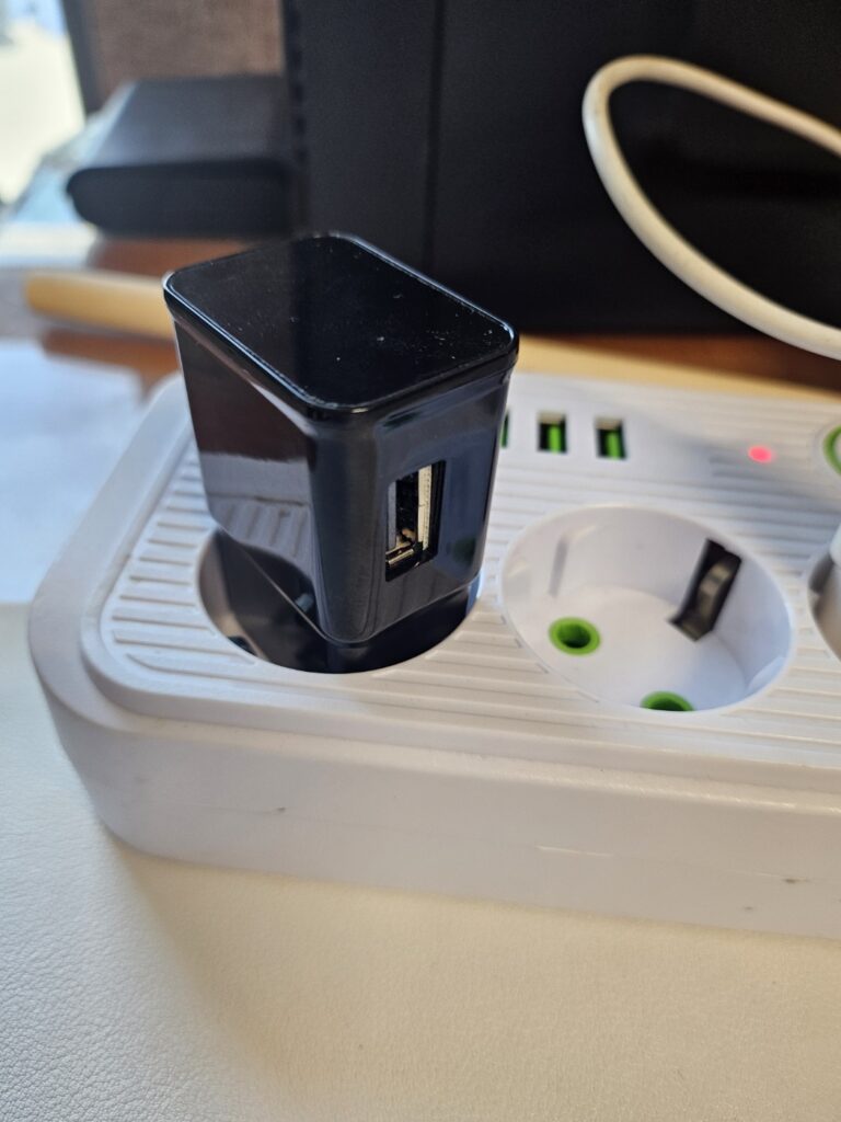 KakaoTalk_20241025_135231447-768x1024 실시간와이파이카메라 -위장성 좋은 아답터카메라 가정용CCTV