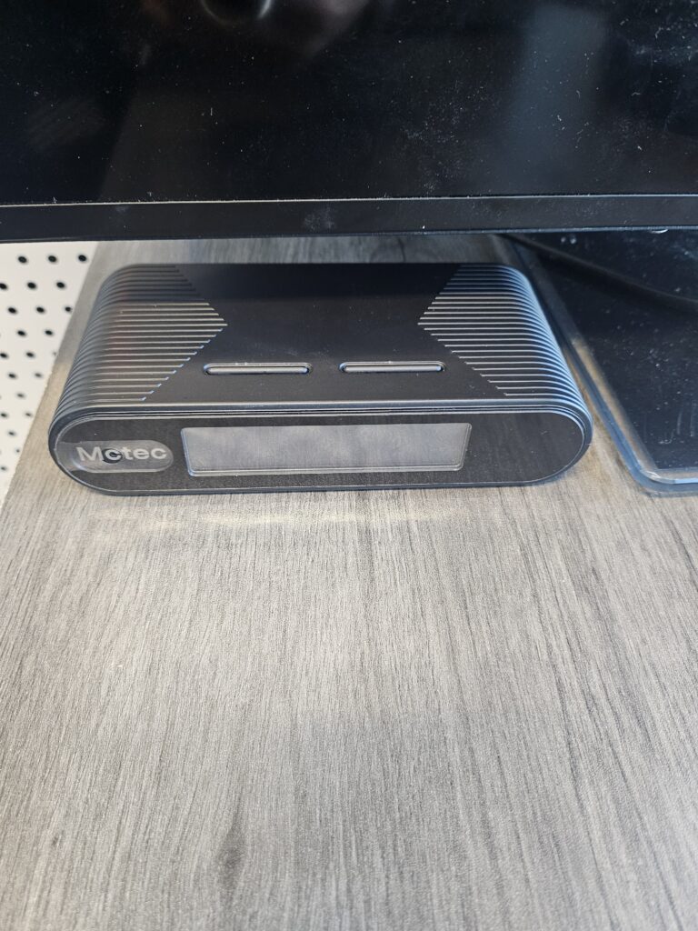 KakaoTalk_20251114_150012852_01-768x1024 홈CCTV 보안카메라 초소형카메라 장시간카메라 화질좋은 로우메이트 탁상시계카메라 PV-FM20